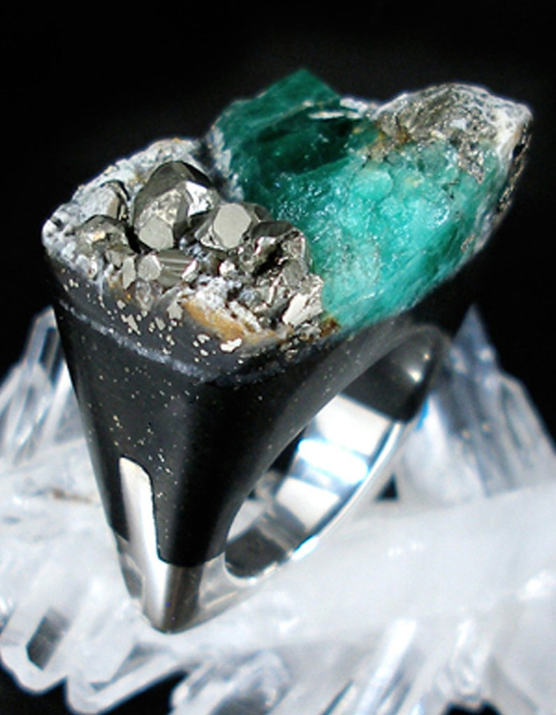 Emerald Ring, Distress, Jewelry, Pasionae, Art Urbane